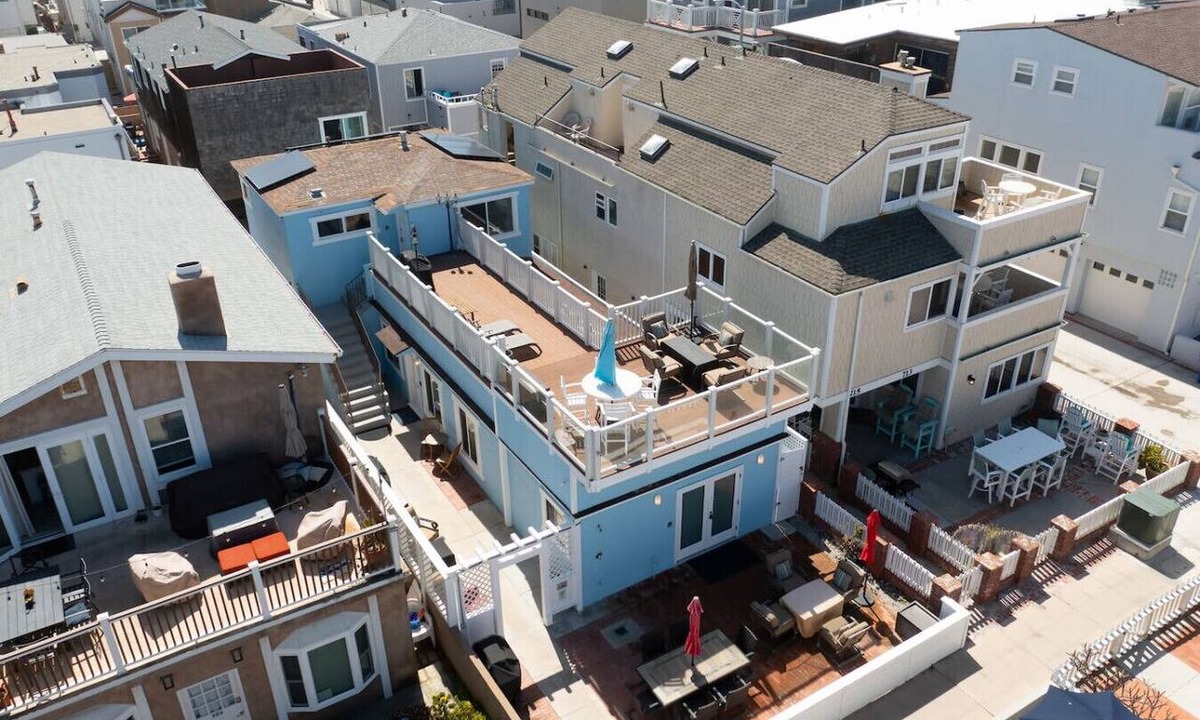 South Mission Beach Apartment | The Sandy Retreat- Steps from the Sand