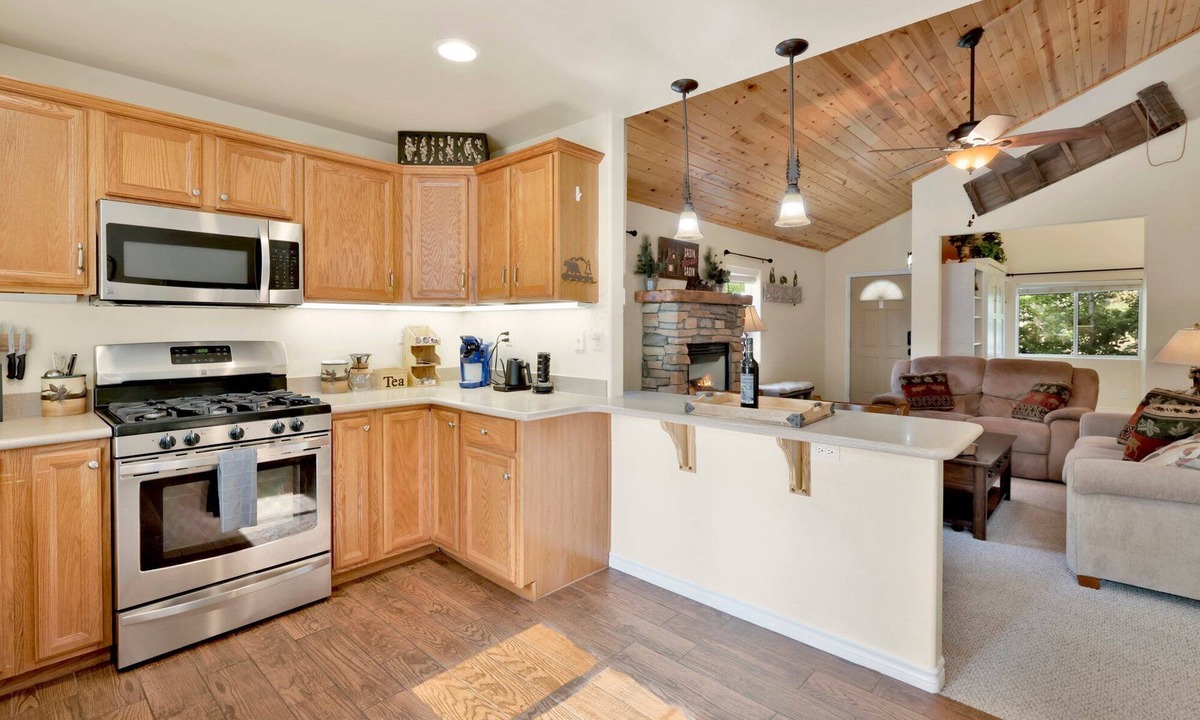 Sugarloaf Ski Chalet | THE Sugar Chalet #2171
