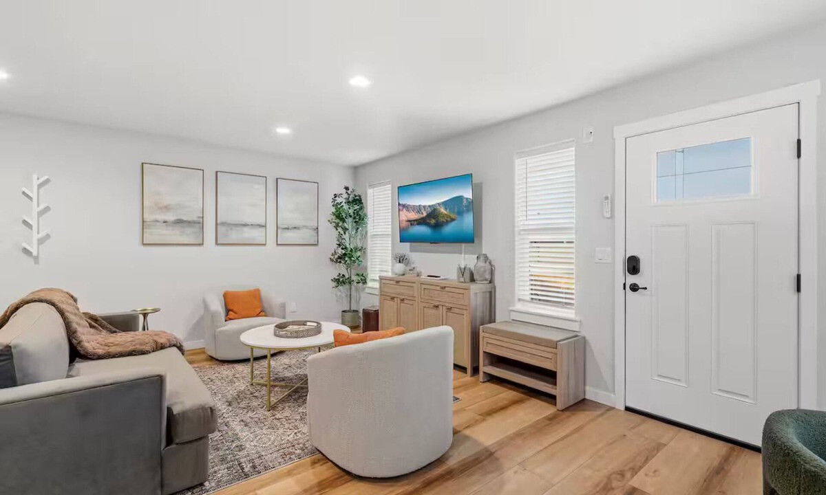 Central Point House | The Valley House - Tesla EV Charger