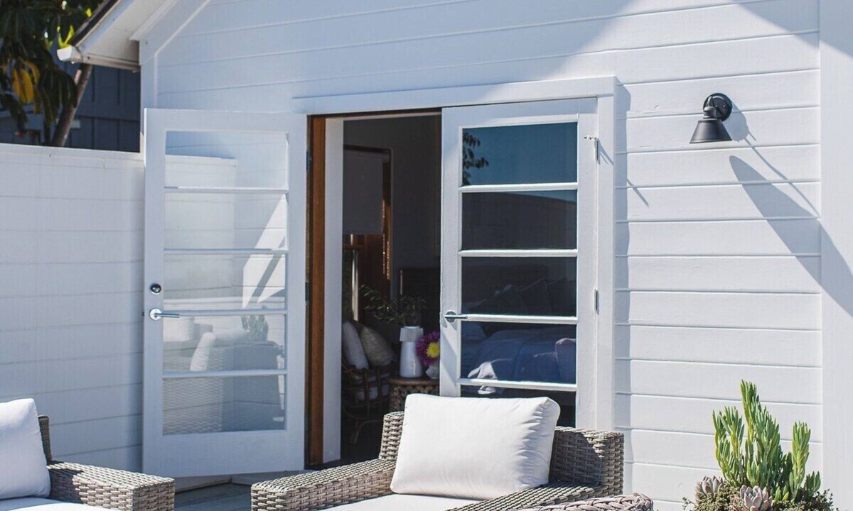 Summerland House | This house is a 4 bedroom, 4.5 bathrooms, located in Summerland, CA