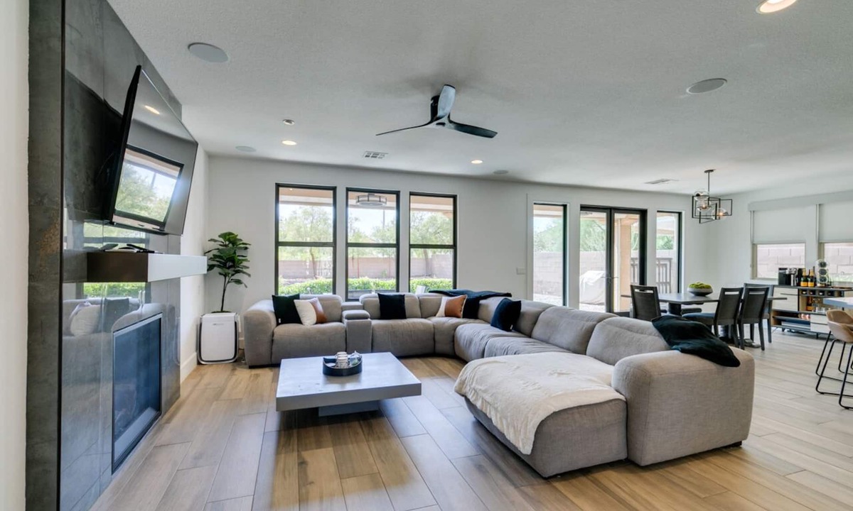 Desert Hills House | Timeless 3 Bed 2 Bath Sanctuary