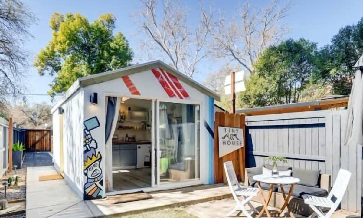 Southeastern Sacramento Apartment | TINY ART HOUSE near the beat