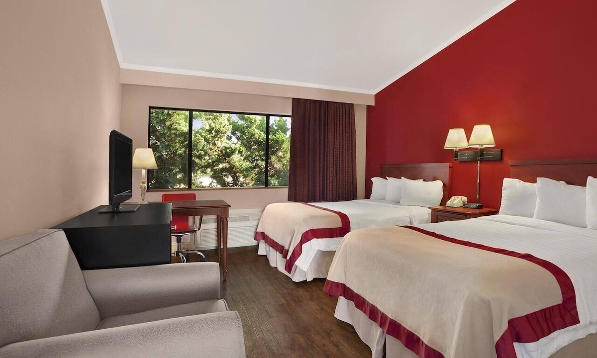 Torrance Hotel | Torrance Getaway! 3 Spacious Units, Nearby Attractions Pool, Parking
