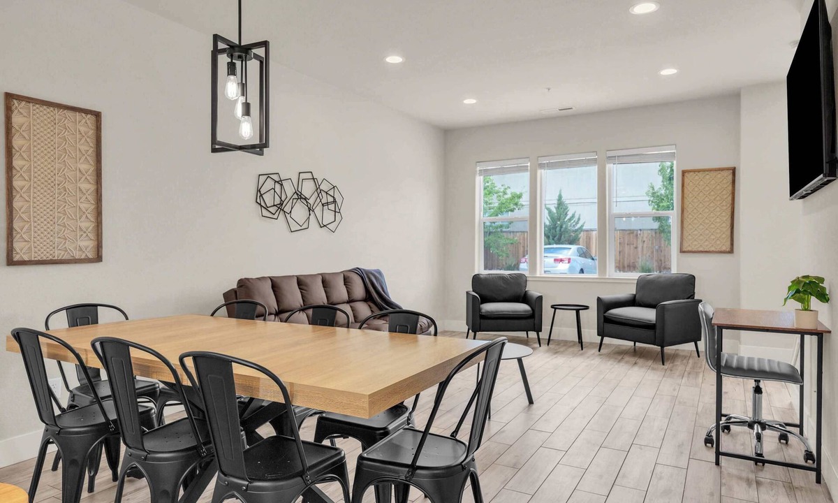 Reno/Tahoe Airport House | Tranquil Haven|2 BR| 2.5 Baths|3TVs|Sleeps 7