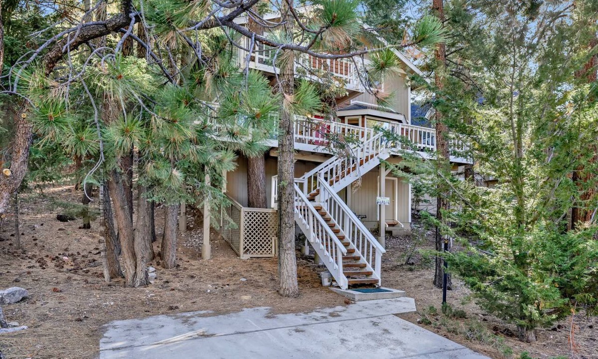 Upper Moonridge Cabin | Treetop Views Retreat at Big Bear w/Pool Table