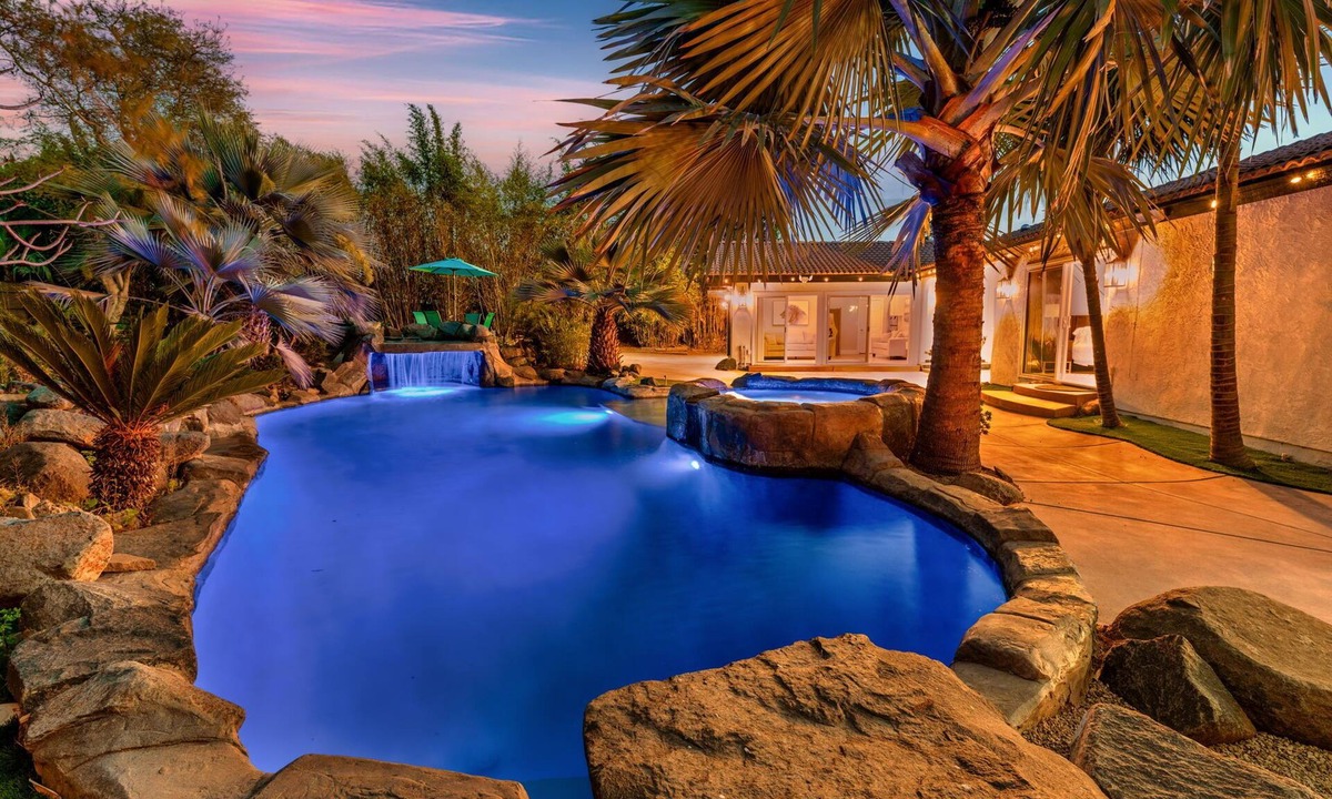 Vista House | TROPICAL LUXURY OASIS Pool Spa Waterfalls Grotto 8 Bedrooms!