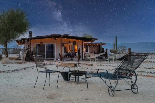 Wonder Valley House | Twentynine Palms Desert Oasis w/Pool & Hot Tub!