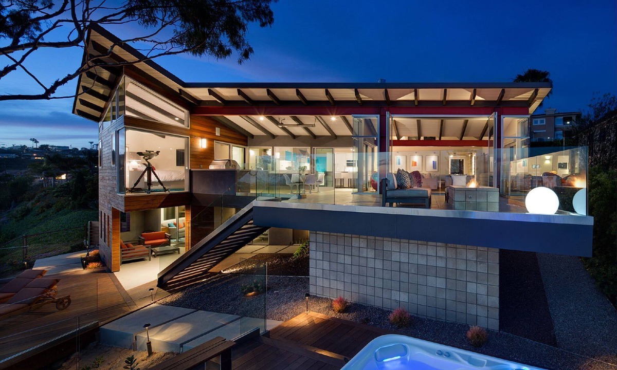 North Pacific Beach House | Unique design, breathtaking views + luxurious accommodations = best of the best!