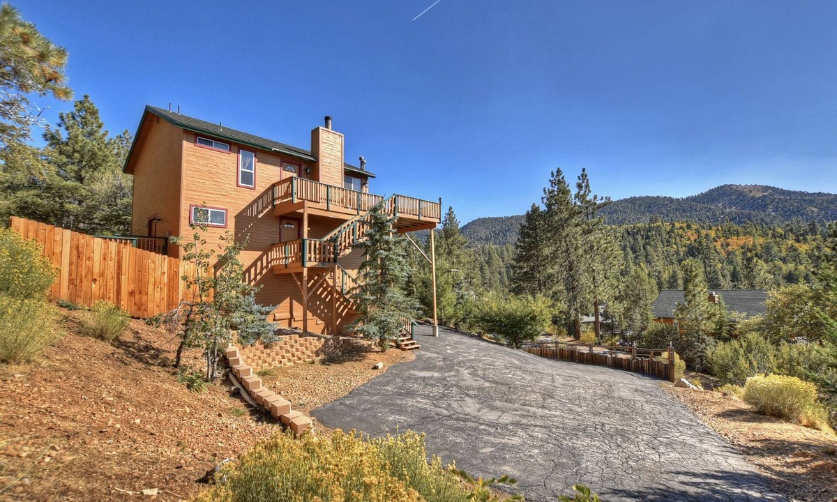 Upper Moonridge Cabin | Upscale with Private Hot Tub! Deck with View! Game Room! Close to Skiing!