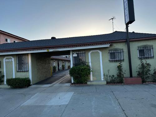 West Athens Hotel | Vegas motel