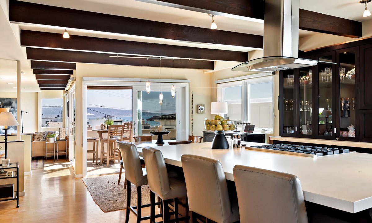 The Strand House | Views Luxury MB Beach Life! 1.5 Blocks from Beach