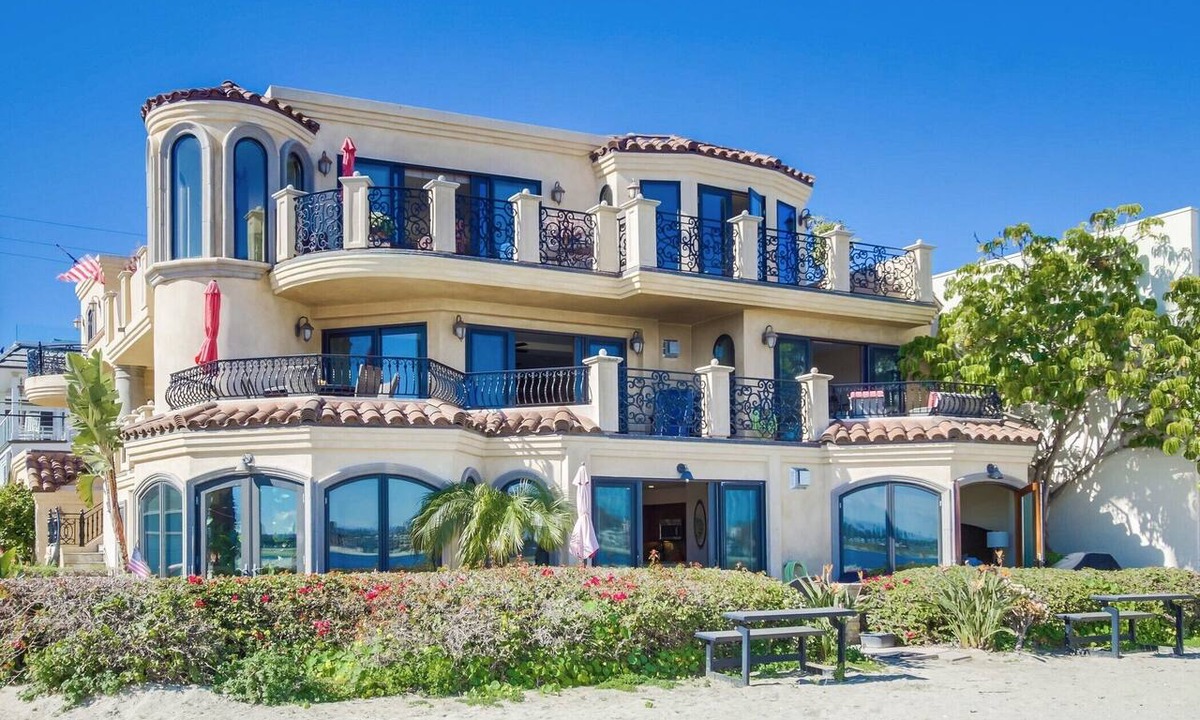 Mission Beach Condo | Villa Italia 2 | 4BR Scenic Waterfront w/Patio