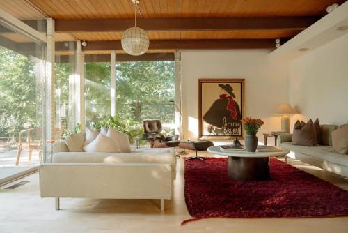 Los Angeles House | Villa Mountain Getaway with a Pool Hot Tub 5 Beds