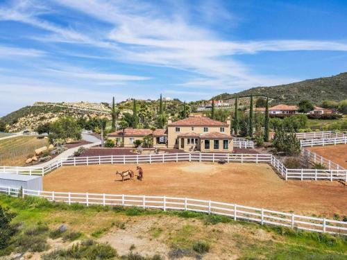 Murrieta Villa | Villa on 5 Acre Vineyard Equestrian Estate, Pool & Hot tub, Events