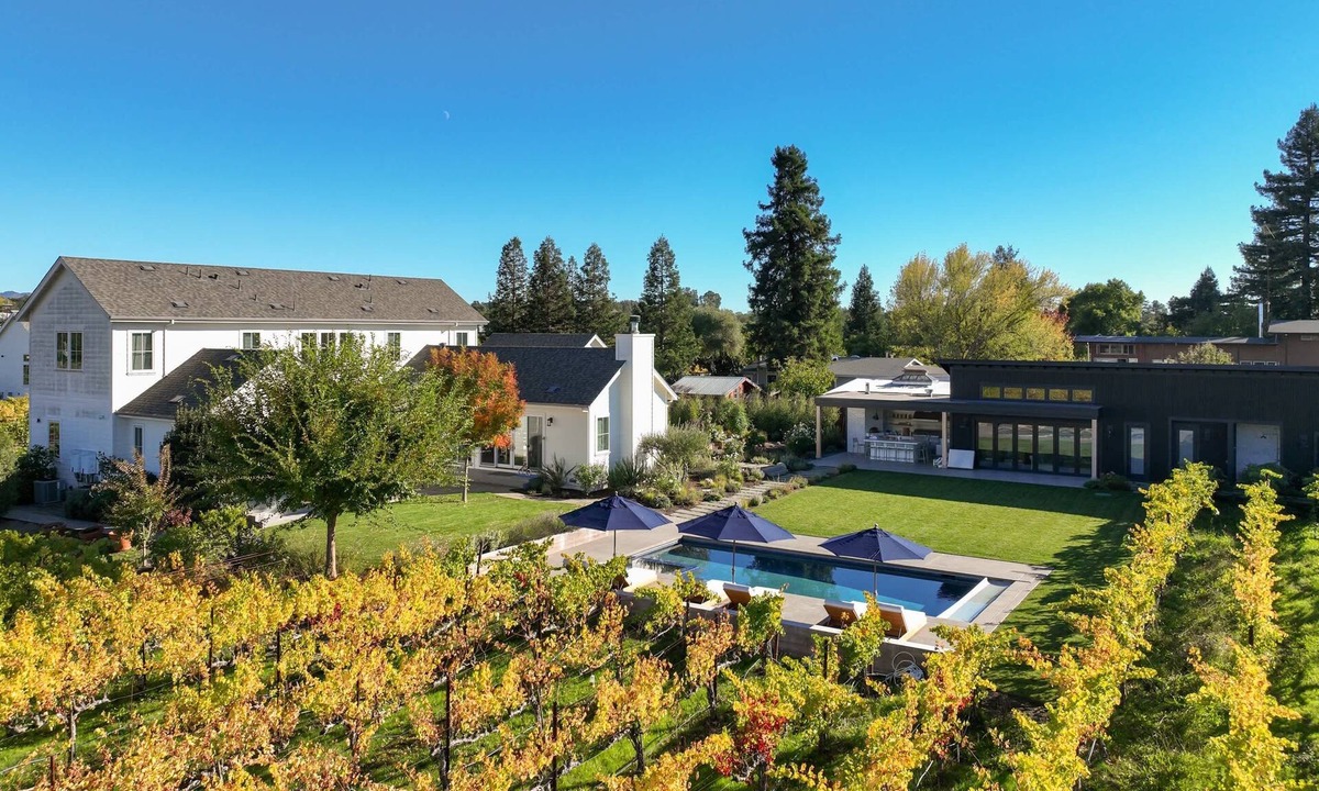 Healdsburg House | Vineyard Daydream - Villa with Wine Tastings Included