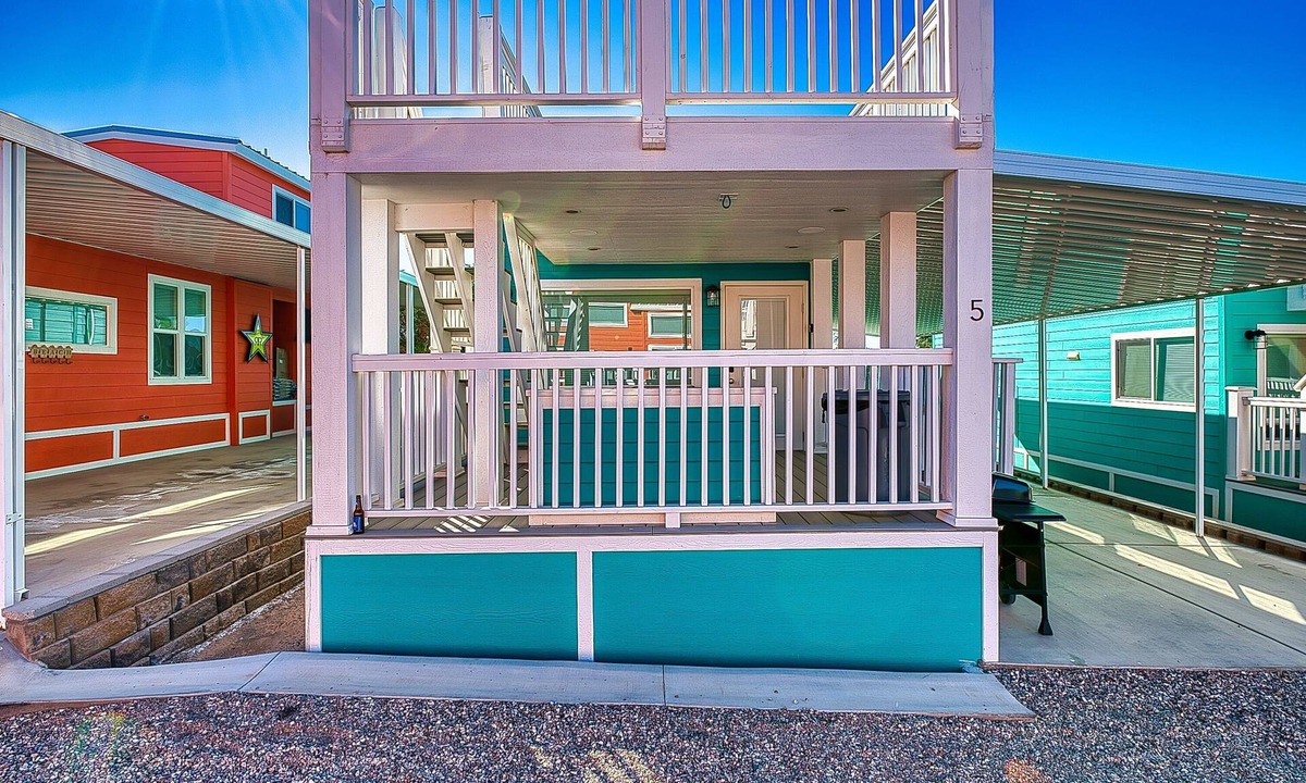 Parker Strip House | Viva la Vida Loca! Roadrunner resort