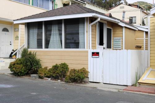 Avalon House | Walk to Beach & Main St: Catalina Island Cottage!