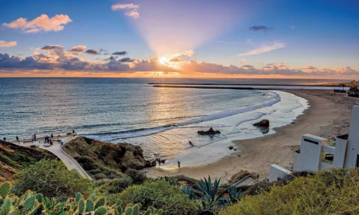 Corona del Mar House | Walk to Beach,Shops and Restaurants,Beach Cottage!