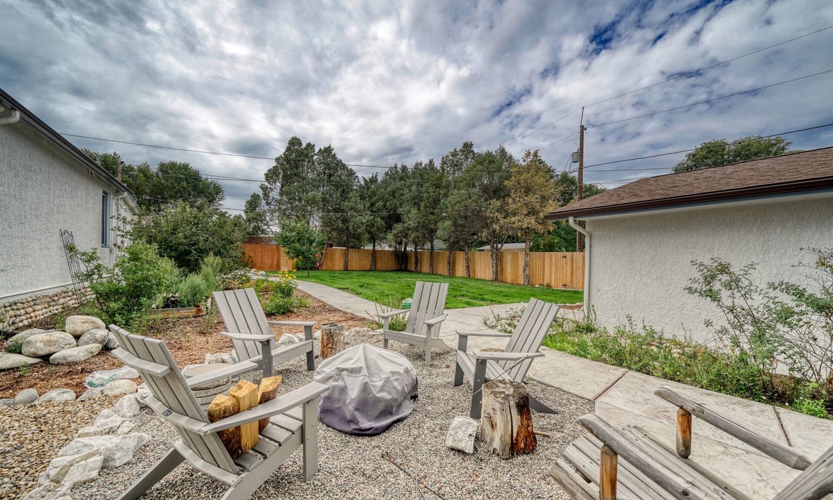 Salida House | Walk to Town ~ Fire Pit ~ Quiet Neighborhood