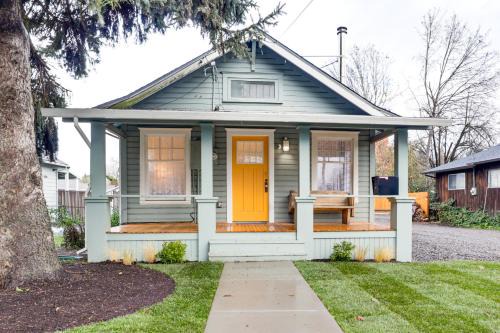 Forest Grove House | Walkable Location: Quaint Cottage in Forest Grove!