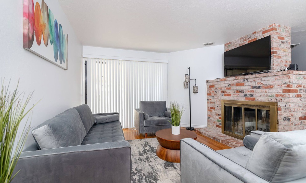 Elk Grove House | Warm and Sweet 3B2B house next to parks