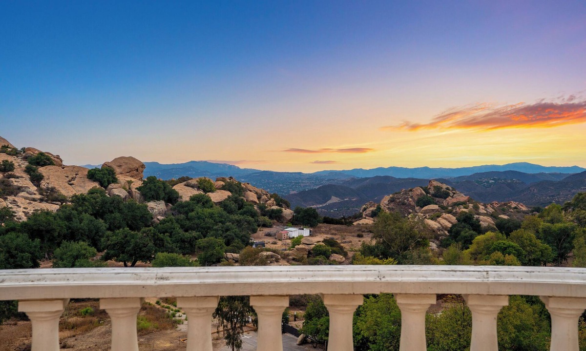 Canoga Park House | West Hills Grand View