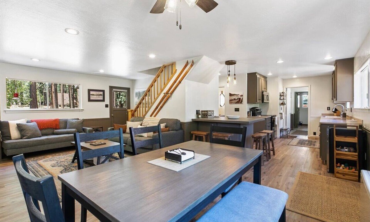 Plumas Eureka Estates Cabin | "Whispering Pines" Family Retreat - By the Feather River in Graeagle