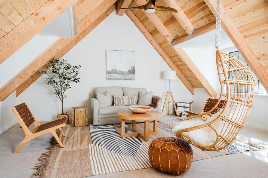 Running Springs Ski Chalet | Wild Olive Lodge ° Serene grandma chíc getaway cabin