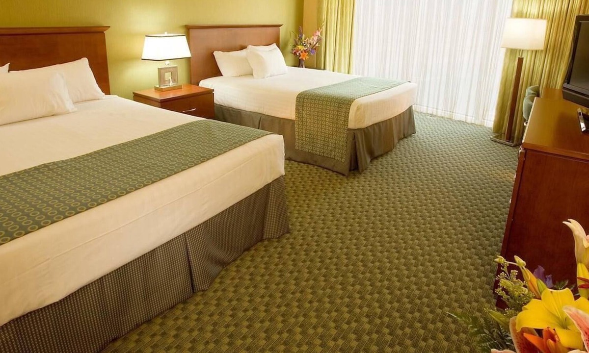 Laughlin House | Your Laughlin Adventure Starts Here! 2 Spacious Units, Onsite Dining, Gambling!