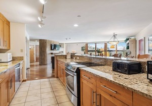 Bright and Spacious 2BR A/C Fireplace & Stunning Beaver Creek Mountain Views