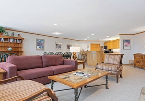High-Floor 2BR Fireplace Stunning Vail Mountain Views