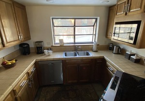 Two master bedrooms! Near Eagle Lodge, ice rink, sledding, M.C. Park, and golf.