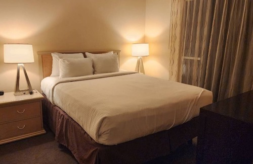 Canyon Corridor Hotel | 1 Bedroom - Full Kitchen 2 Nights FRI SAT Palm Springs/Coachella Weekend