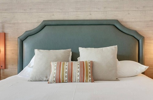 La Playa Hotel | 1-Bedroom Suite at a 4⭐️ Hotel