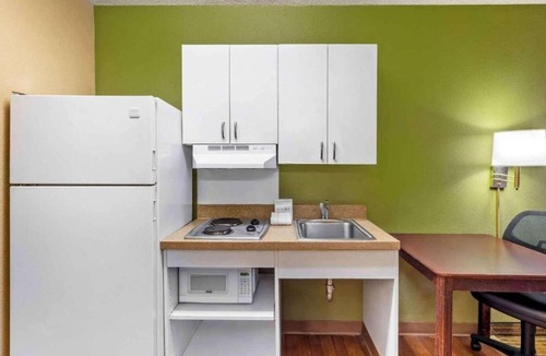 South Natomas Apartment | 1 King Bed | Mob Acc RI Shwr Ste Nsmk Ktchn
