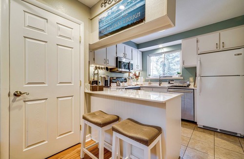 Incline Village Condo | 1 Mi to Diamond Peak Ski Resort: Condo w/ Pool
