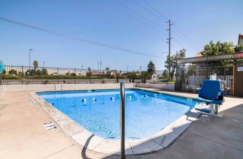 Moreno Valley Apartment | 1 Queen Bed|Non-Smoking,Micfridge