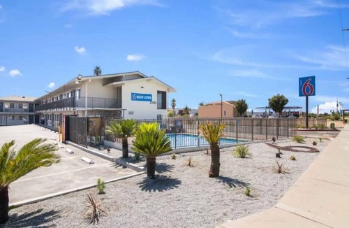Moreno Valley Apartment | 1 Queen Bed|Smoking,Micfridge