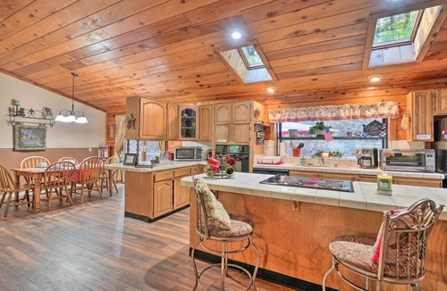 Pollock Pines Cabin | 11 Mi to Apple Hill: Pollock Pines Resort Cabin