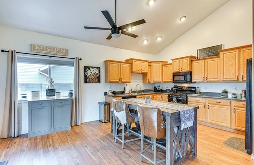 Flagstaff Cottage | 12 Mi to Flagstaff: Pet-friendly Home w/Sunroom!
