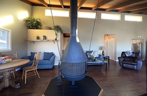 Avalon House | 123UT Upper: Hillside Chalet with Breathtaking Harbor View, WiFi