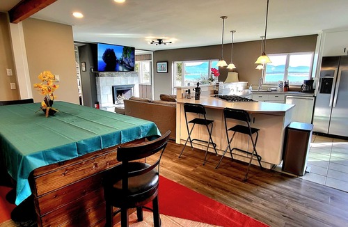 Happy Camp Hideaway House | 125' Beachfront Bliss, Private Beach Access, Firepits, crabbing, clamming - wow!