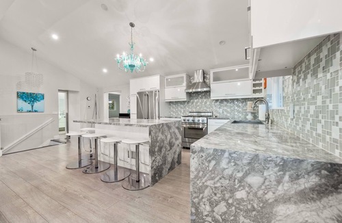 La Conchita House | 15% Off 30+ Stay! 1 House From Sand, Amazing Views