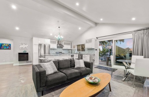 La Conchita House | 15% Off 30+ Stay! 1 House From Sand, Amazing Views
