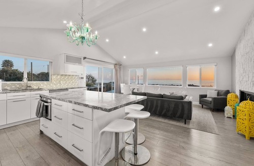 La Conchita House | 15% Off 30+ Stay! 1 House From Sand, Amazing Views