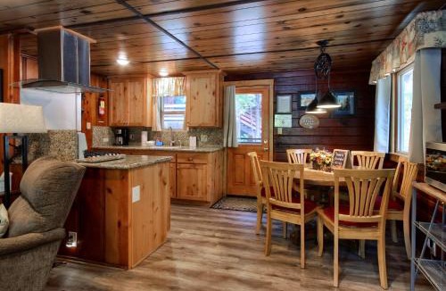North Wawona Ski Chalet | 16 Chipmunks Holiday