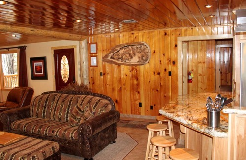 North Wawona Cabin | 175 m² Cabin ∙ 4 bedrooms ∙ 10 guests