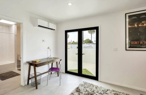 Downtown Los Angeles Apartment | 1BR 1Ba OASIS - DTLA/USC, Garage, Yard, Balcony
