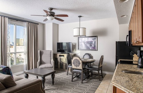 Las Vegas Resort | 2 Bed 2 Bath Las Vegas - Pools, Hot Tubs, Cabanas and More!
