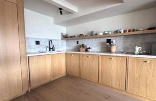 Downtown Los Angeles Apartment | 2-bed, pool + parking, views of Echo Park Lake, walkable area, remote working.